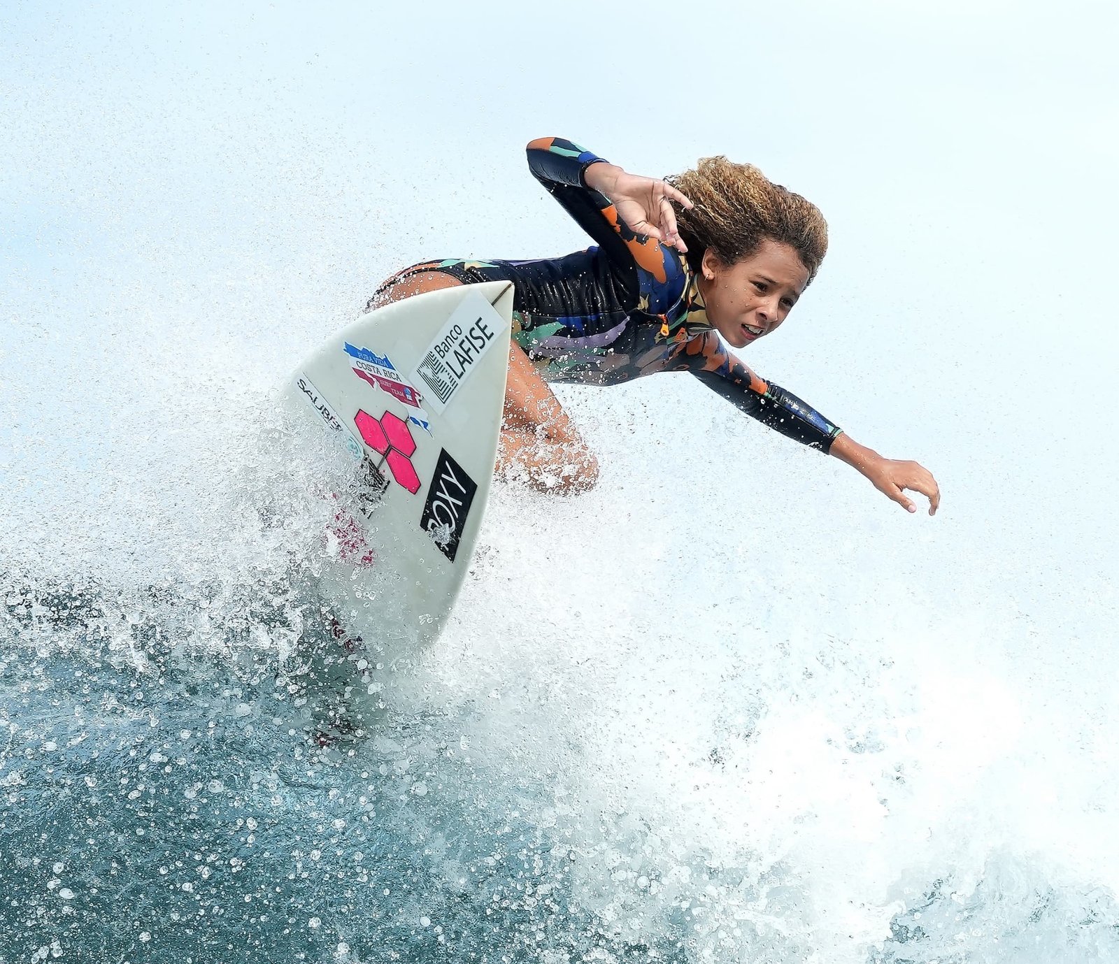 Niña limonense de 11 años lidera tres categorías del Circuito Nacional de Surf