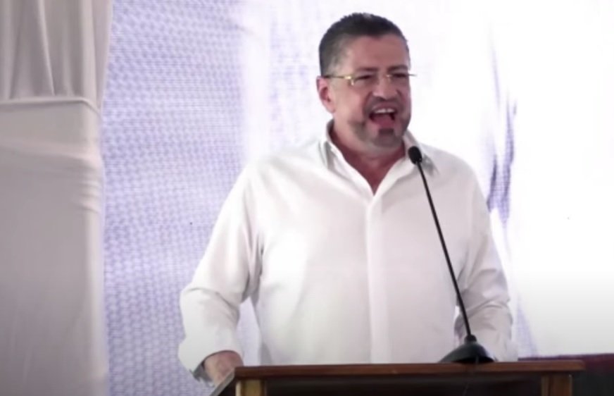 No te aferres al destino ni pienses que estas mujeres y hombres son cobardes.