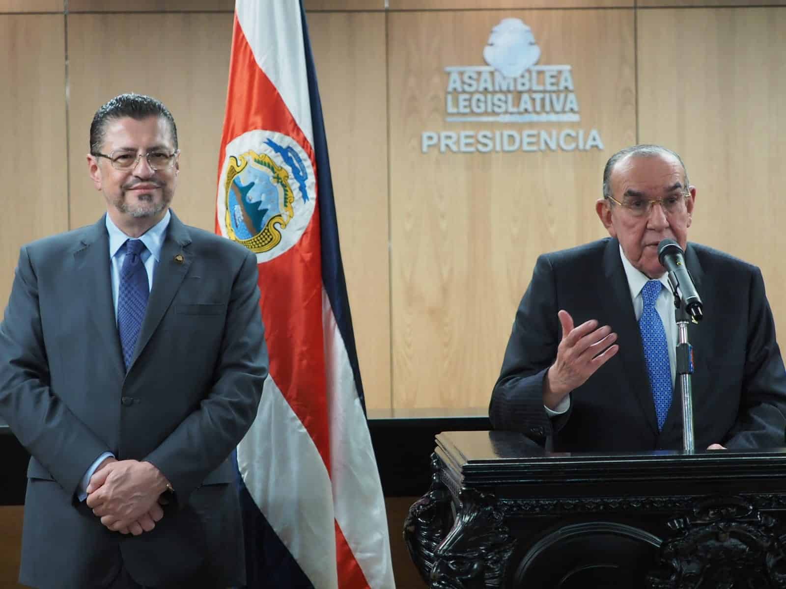 Rodrigo Arias y el Congreso.