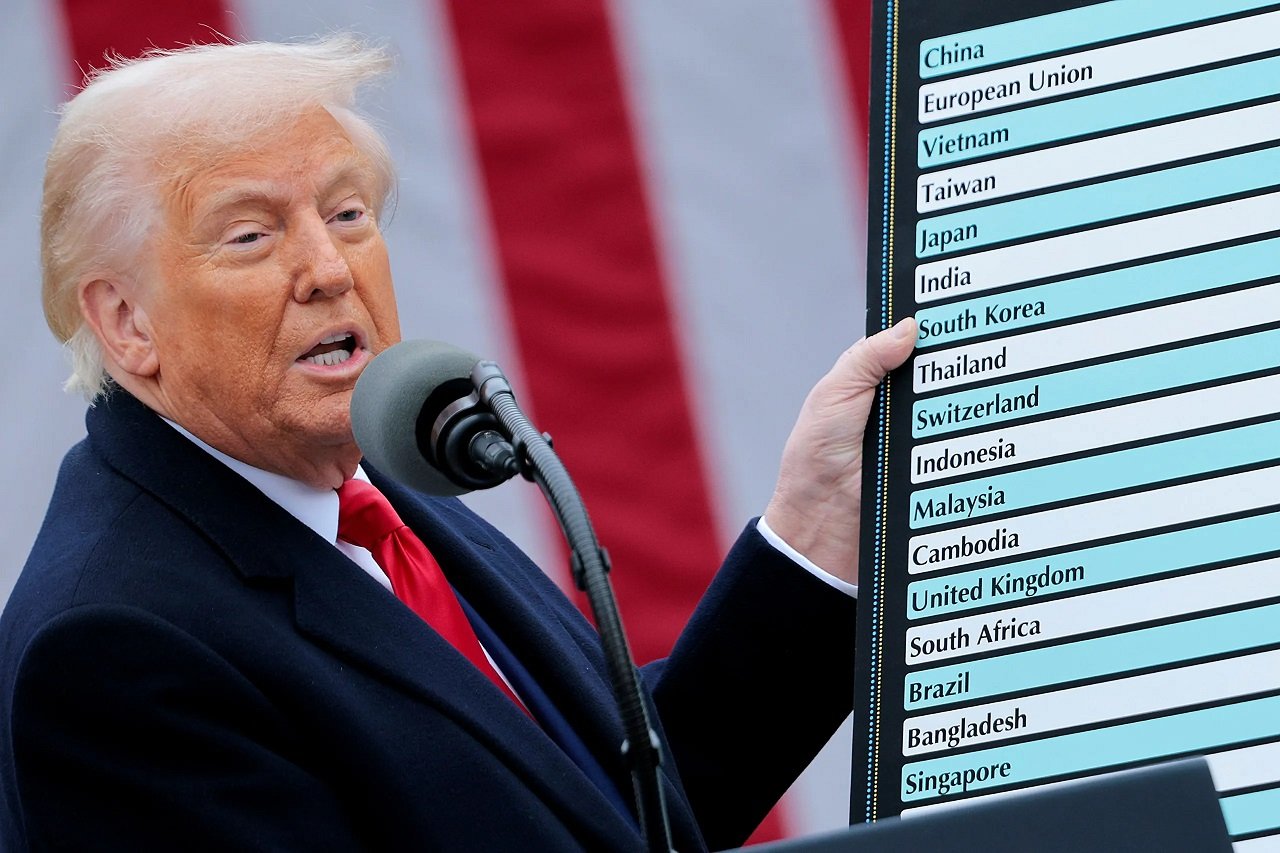La economía en los Estados Unidos está sufriendo una caída a causa de las políticas implementadas por Trump.