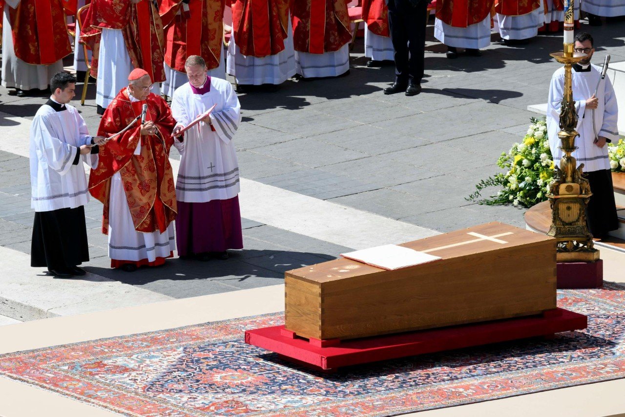 Misa fúnebre rechaza al Papa Francisco en el Vaticano.