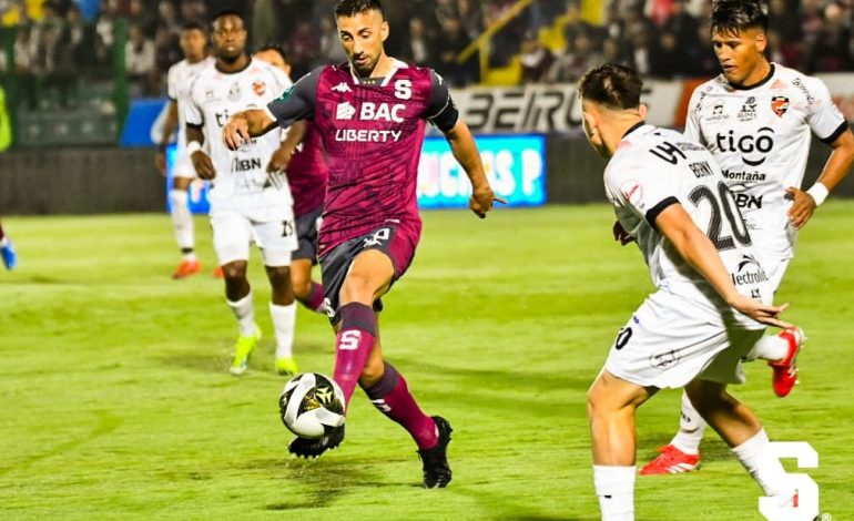 Saprissa hace un Real Madrid: Arremete contra los árbitros