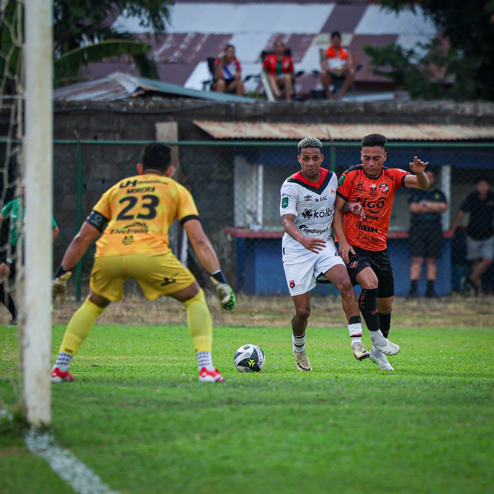 Estilo de Óscar Ramírez impulsa a Alajuelense a un triunfo estratégico ante Puntarenas