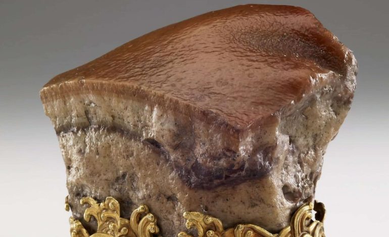 Un tocino esculpido en piedra.