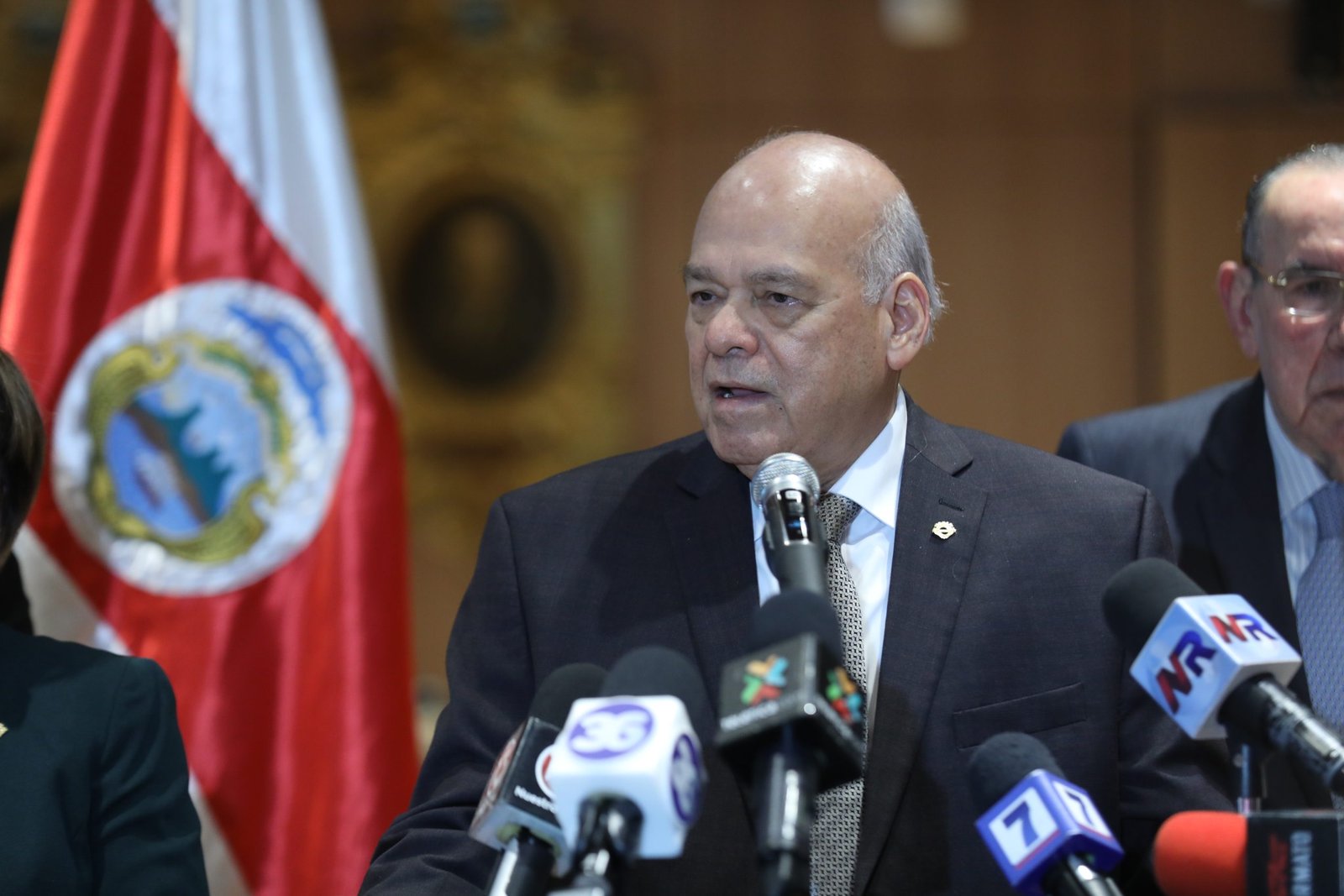 El presidente del tribunal califica las acusaciones de Chaves hacia los fiscales como infundadas.