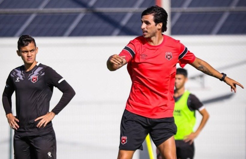¿Por qué renunció Bryan Ruiz a Alajuelense? – La nación