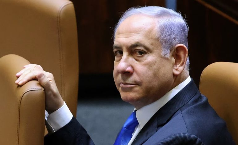 Israel recomienda un golpe estratégico contra el régimen hutí al neutralizar el aeropuerto de Saná.