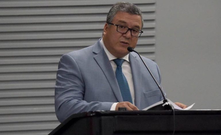 Estudiante de administración pública interrogó al rector de la UCR.