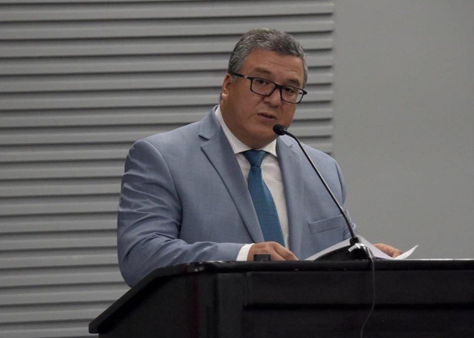 Estudiante de administración pública interrogó al rector de la UCR.