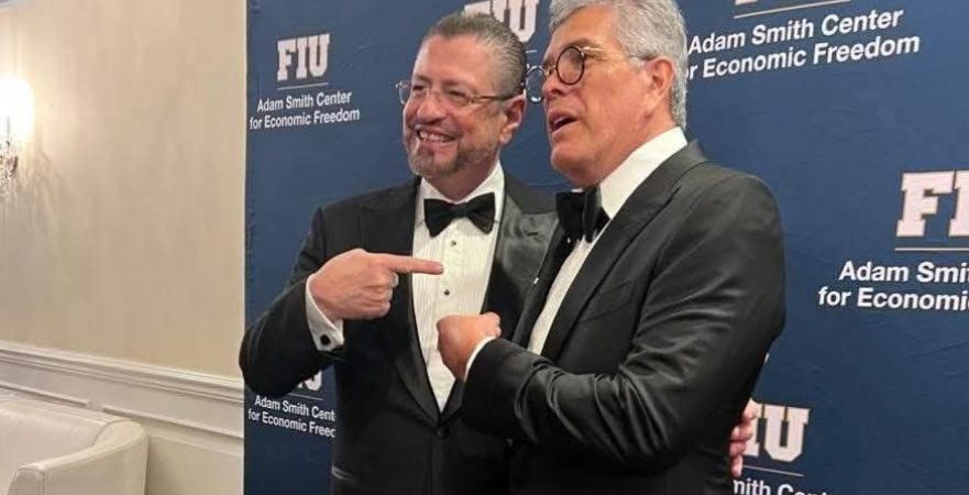 Carlos Valenciano aborda su posible suministro.