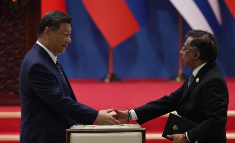 ¿Qué beneficios y riesgos encara Petro con su estrategia hacia China?