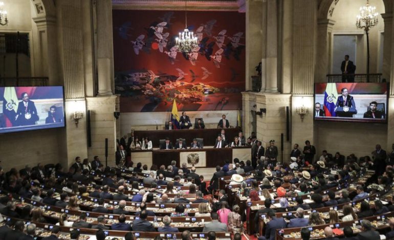 Las autoridades detienen a expresidentes del Congreso por cargos de corrupción.