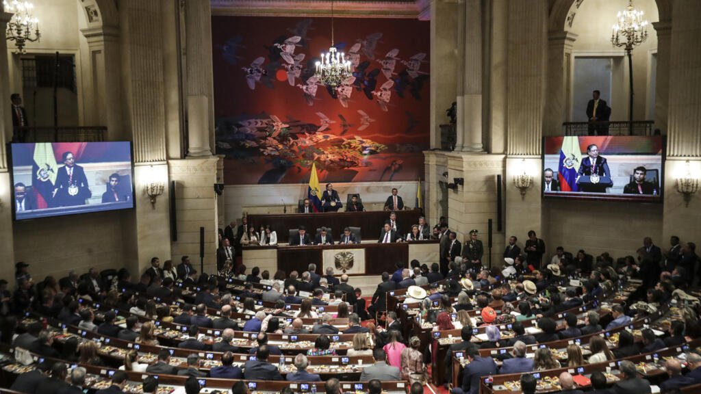 Las autoridades detienen a expresidentes del Congreso por cargos de corrupción.
