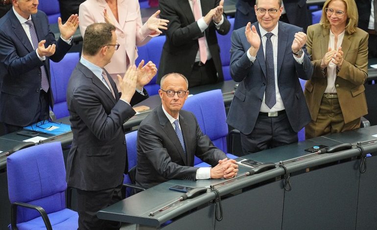 Merz, del partido conservador, es elegido como canciller en una segunda votación en el Bundestag.