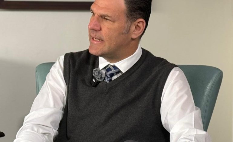 Daniel Suchar se reincorpora a la junta directiva.