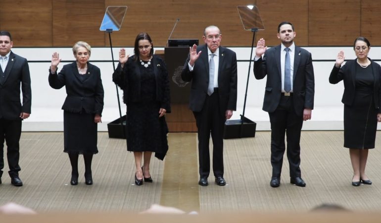 Por lo tanto, la Junta de la Asamblea Legislativa, bajo la dirección de Rodrigo Arias, fue gestionada por el Jefe y el CEO adjunto de Pusc.