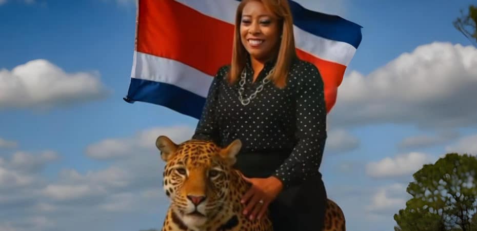 Esmeralda Britton de JPS presenta el video “Montando” en Jaguar – The Observer CR.