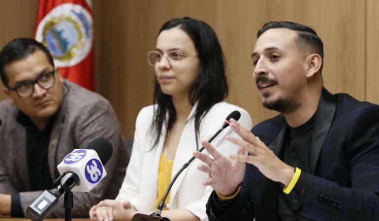 Frente Amplio solicita un proyecto para disminuir la jornada laboral semanal de 48 a 40 horas.
