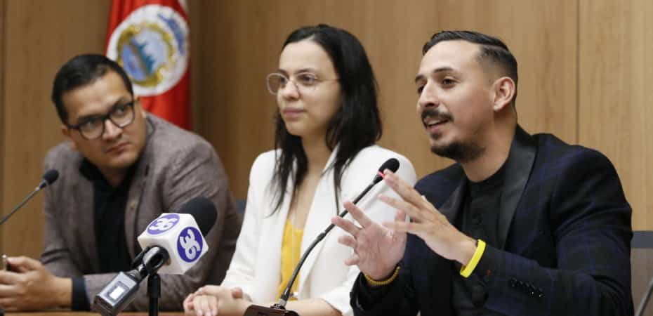 Frente Amplio solicita un proyecto para disminuir la jornada laboral semanal de 48 a 40 horas.