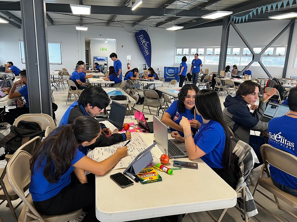 Inmersive Hackathon 2025: La Educación del Futuro Está Construida con Realidad Virtual