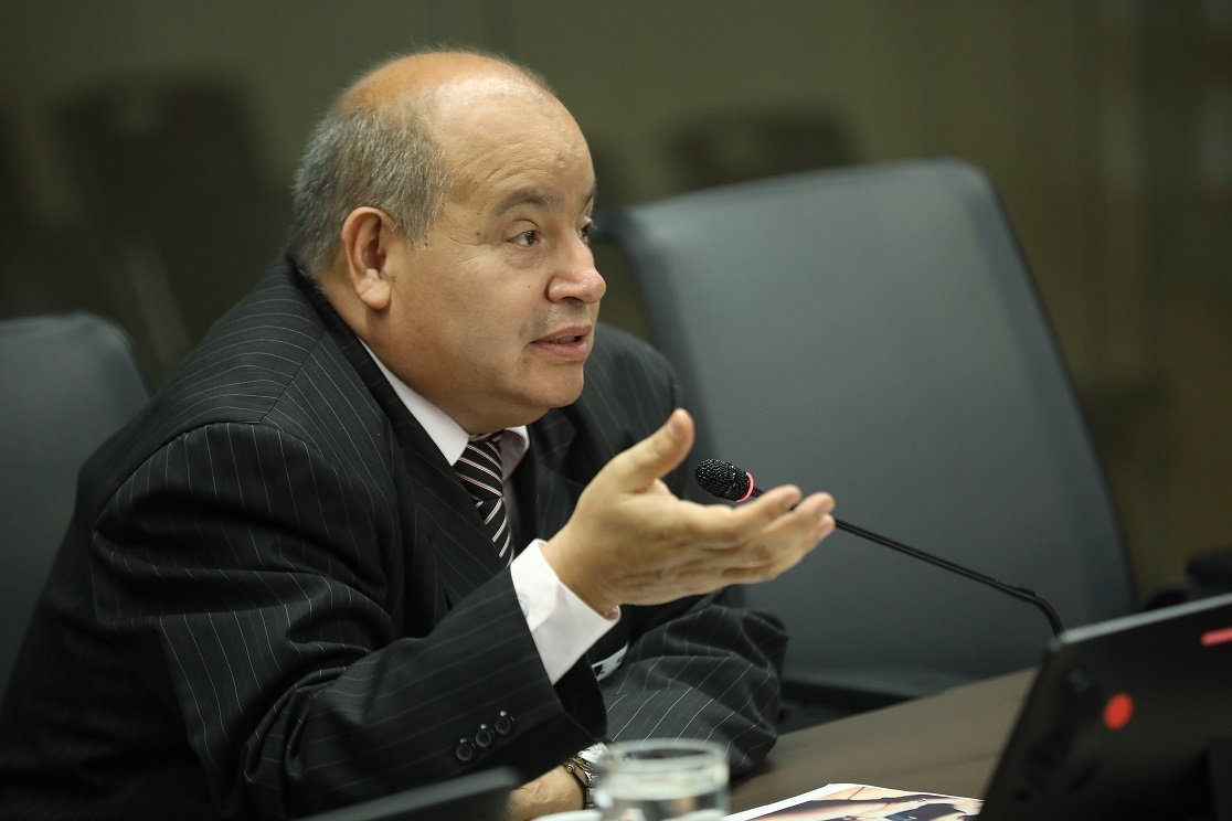González señala que el movimiento cooperativo mantenía cercanía con todos los gobiernos, a excepción del del PAC.