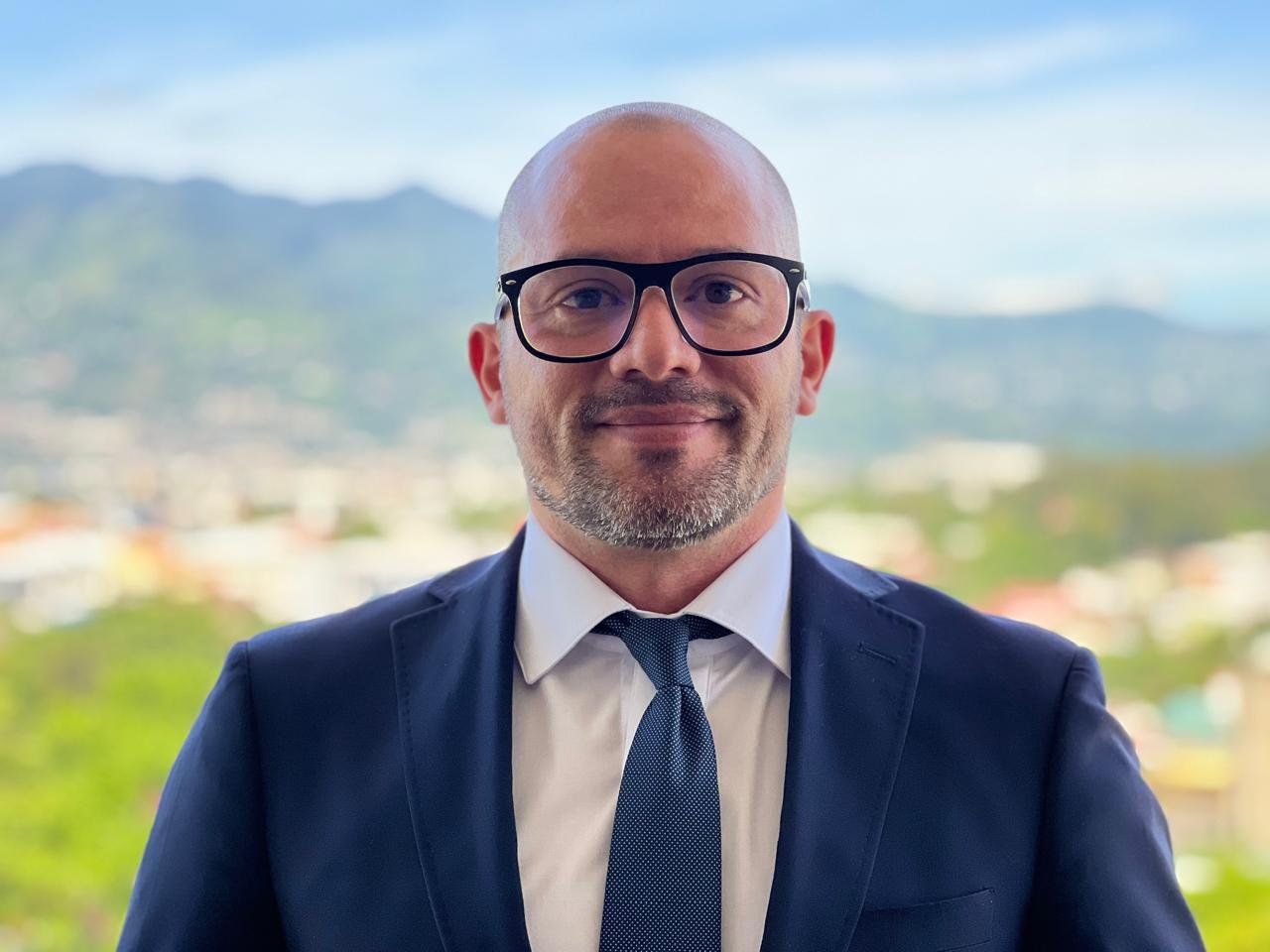 El secretario del PLN solicita al ministro del eurodiputado que divulgue el enfoque educativo.