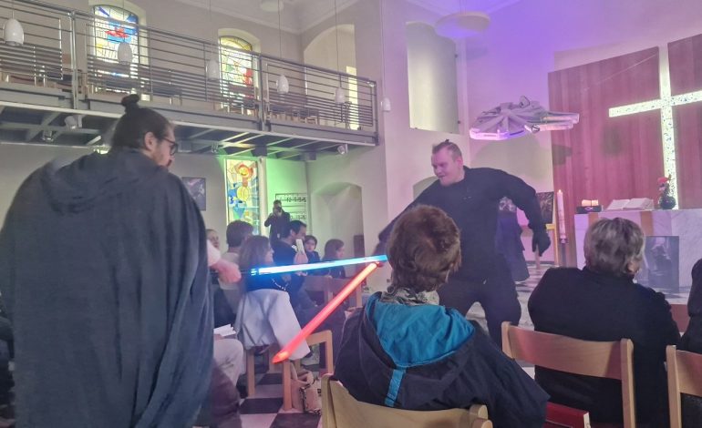 Servicio de la Congregación Alemana Cuatro: Inspirado en la Saga “Star Wars”