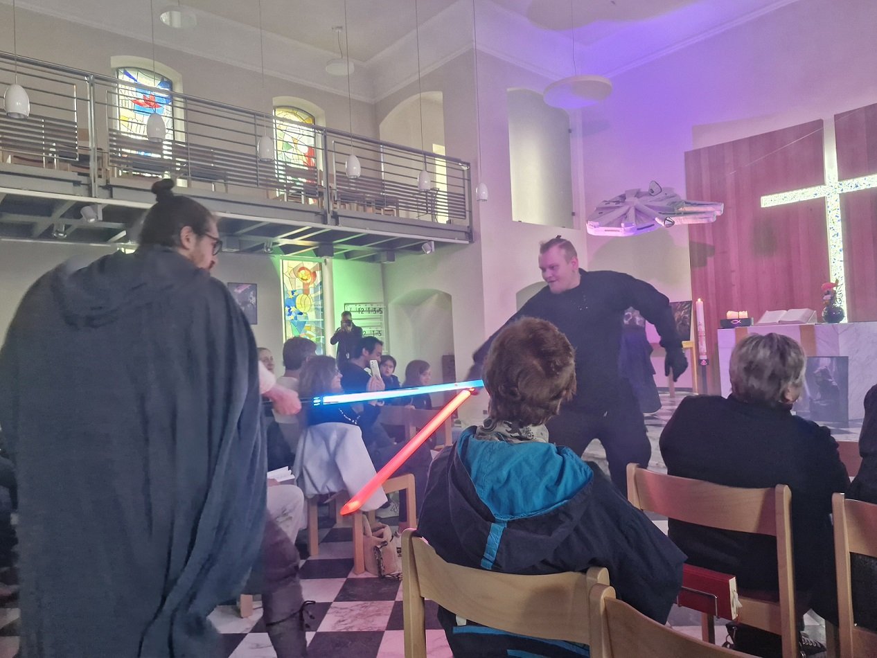 Servicio de la Congregación Alemana Cuatro: Inspirado en la Saga “Star Wars”