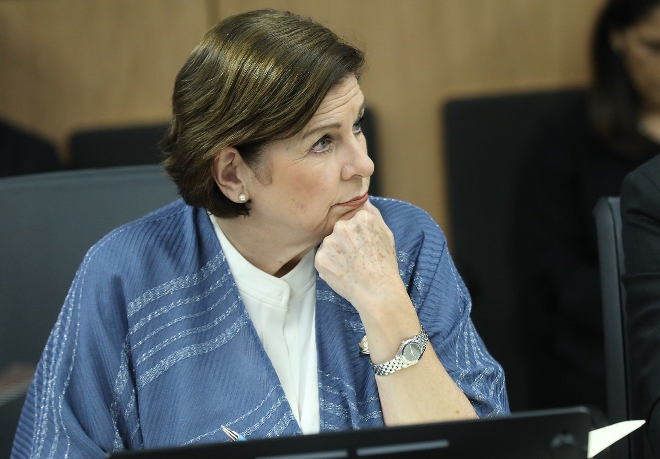 ¿Qué obligación tiene Kölbi o el banco popular para dar millones de colonias al canal 7?

 – La nación