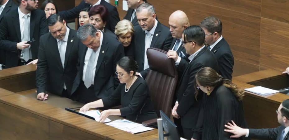 Las opciones siguen en el parlamento para finalizar el proceso legislativo bajo la dirección de Rodrigo Arias.