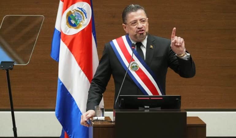 El vicepresidente de Pilar Cisneros advierte que el discurso del presidente en la Asamblea Legislativa será “Lo Lo Lo Rodrigo Chaves”.