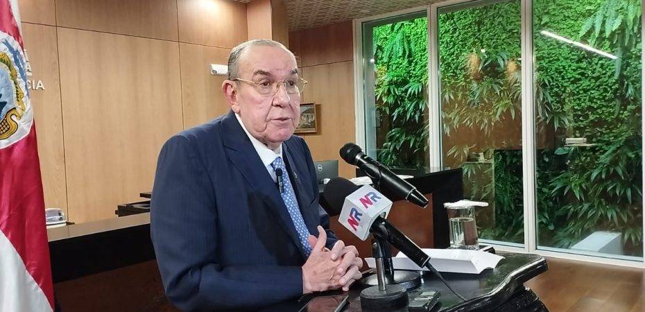 El presidente Rodrigo Aias Chaves declara que es “suficiente” de estas “ridículas batallas” contra Oij y el ministerio oficial.