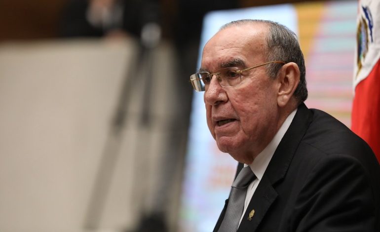 Arias destaca su experiencia y liderazgo como fundamentales para garantizar la estabilidad institucional.