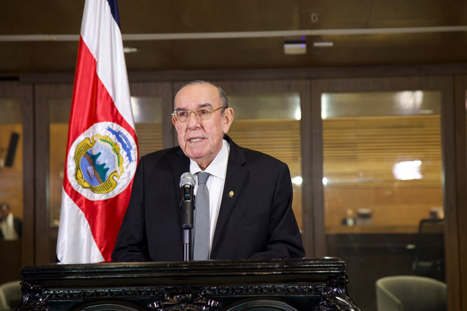 Rodrigo Arias comenta de manera descuidada sobre las insinuaciones de Chaves.