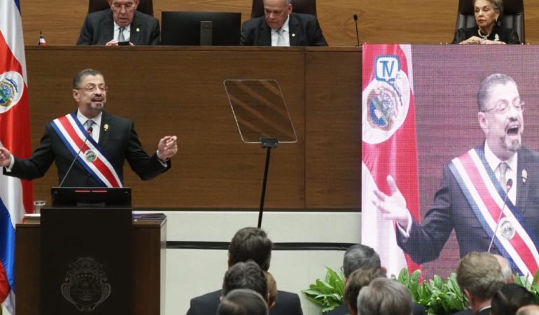 El presidente critica al Ministro de Justicia y demanda una reforma en el sistema judicial.