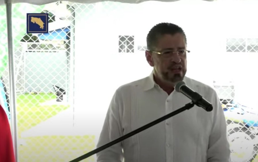 Rodrigo Chaves: Este país merece ser defendido, lo restauraremos.