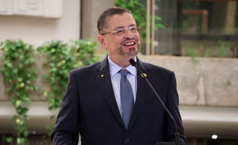 Registro de CID-Galup: 65% califican a Rodrigo Chaves como bueno o muy bueno.