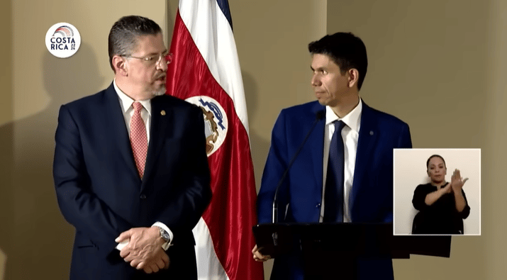 Luis Amador nuevamente parecía pedirle a Chaves que renuncie a su privacidad: “Deja de esconderte detrás de su jurisdicción”

 – La nación