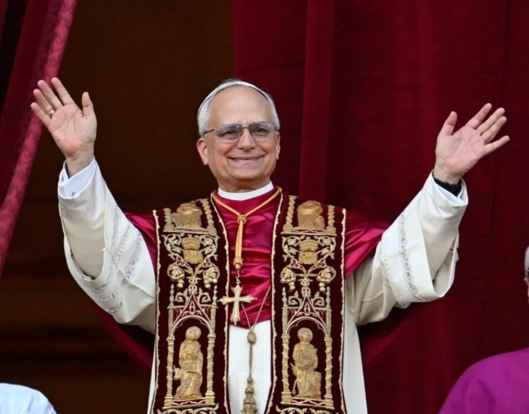 Leo XIV inicia su pontificado haciendo un llamado a construir puentes de diálogo.