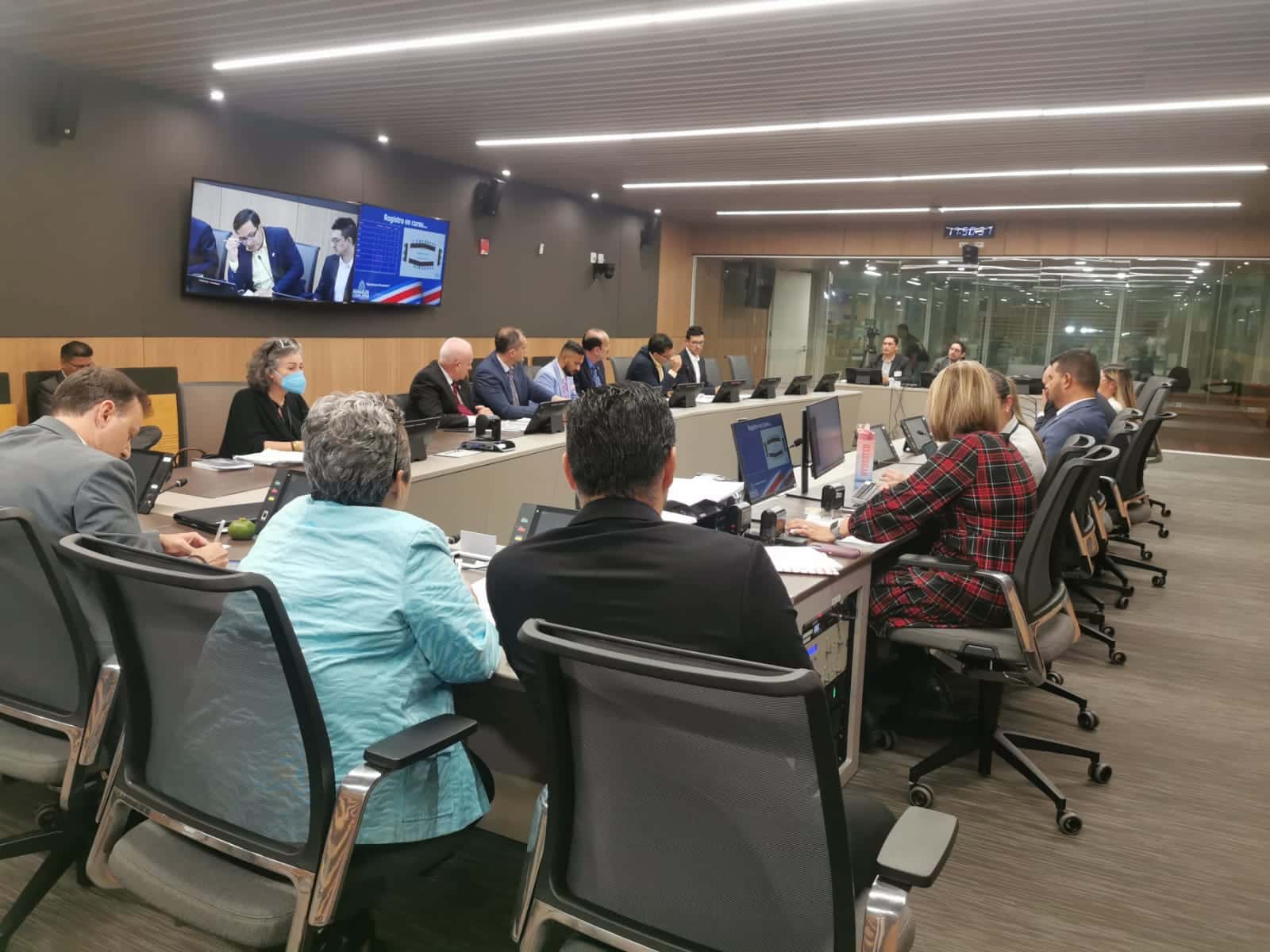 Los diputados destacan que la contratación de emergencia para el aeropuerto de Liberia presenta “numerosas irregularidades”.