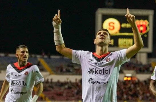 Después de echar a perder el plan inicial, Toril se sincera con la afición