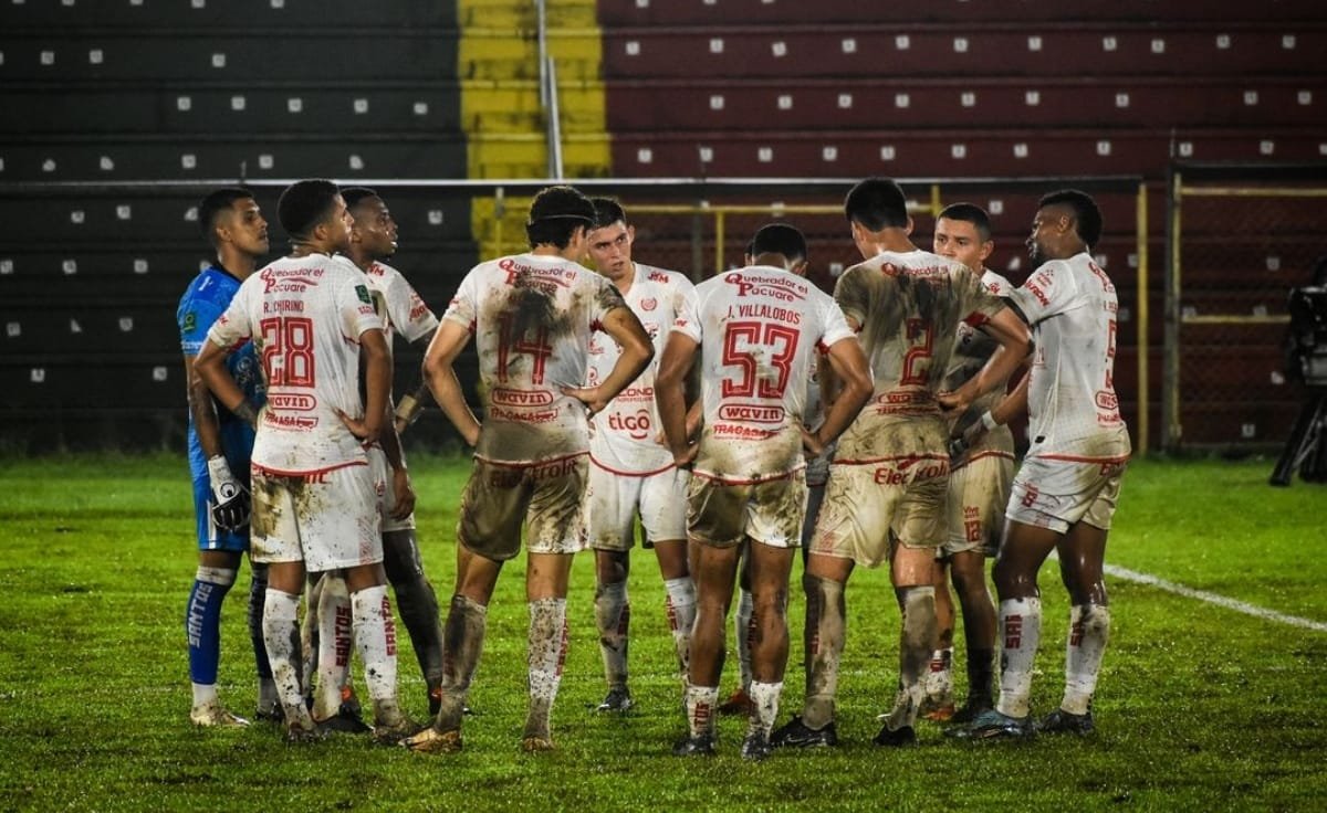 Santos y Guanacasteca fustigan a la Fedefútbol: ¿Tienen razón?