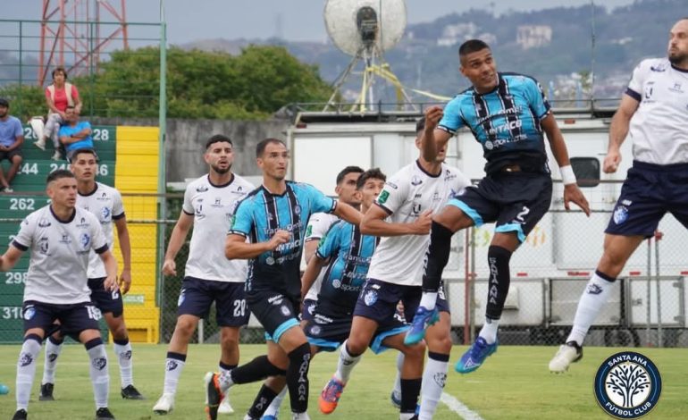 Santa Ana explota contra el árbitro Roger Vindas