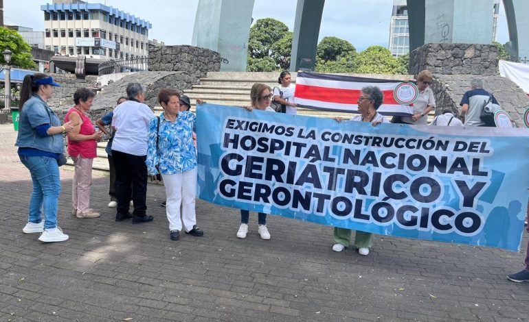 El 1 de mayo, los adultos mayores se reunirán para demandar que los CCS cumplan con la resolución de la habitación IV.