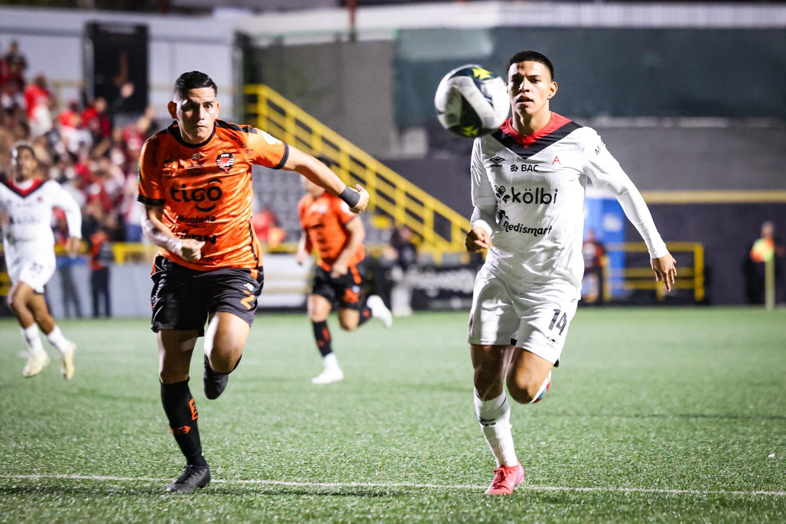 Puntarenas: árbitro no sancionó una acción vital en el juego