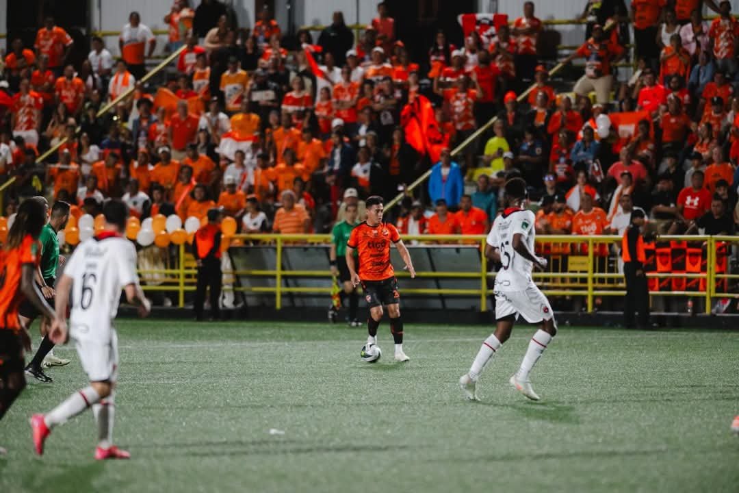 ¿Defender con 10 fue suficiente? Puntarenas lanza dardo al planteamiento de Alajuelense