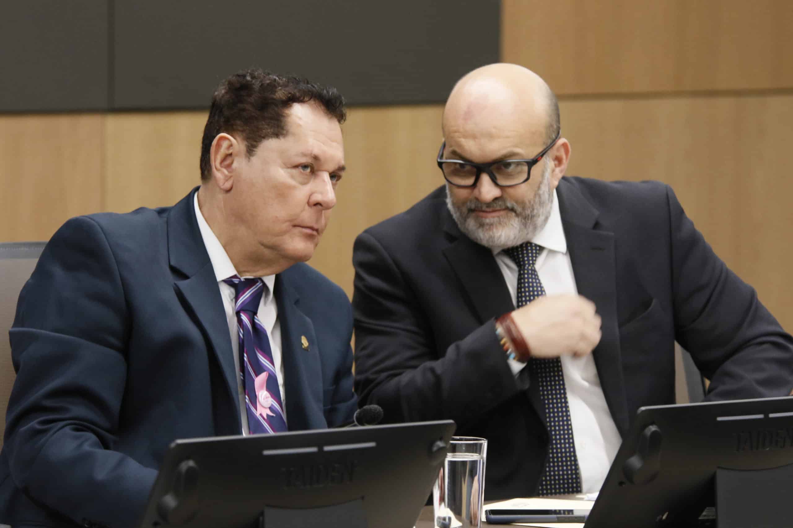 ¿Cederá a la privacidad o esperará a retirarse? “No tengo miedo de ser investigado”, afirma el CEO.