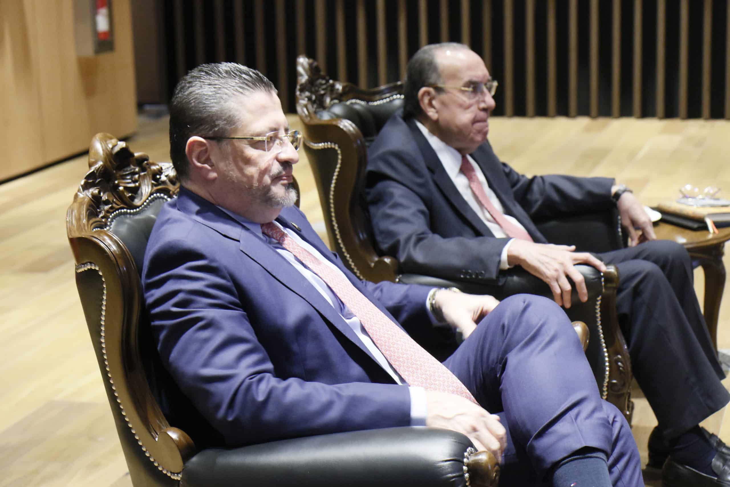 ¿Qué piensas sobre Legislative File y Rodrigo Arias en Visor CR?