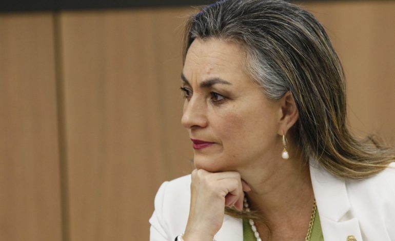 Kattia Cambronero afirmó que Rodrigo Chaves es un gran fraude.