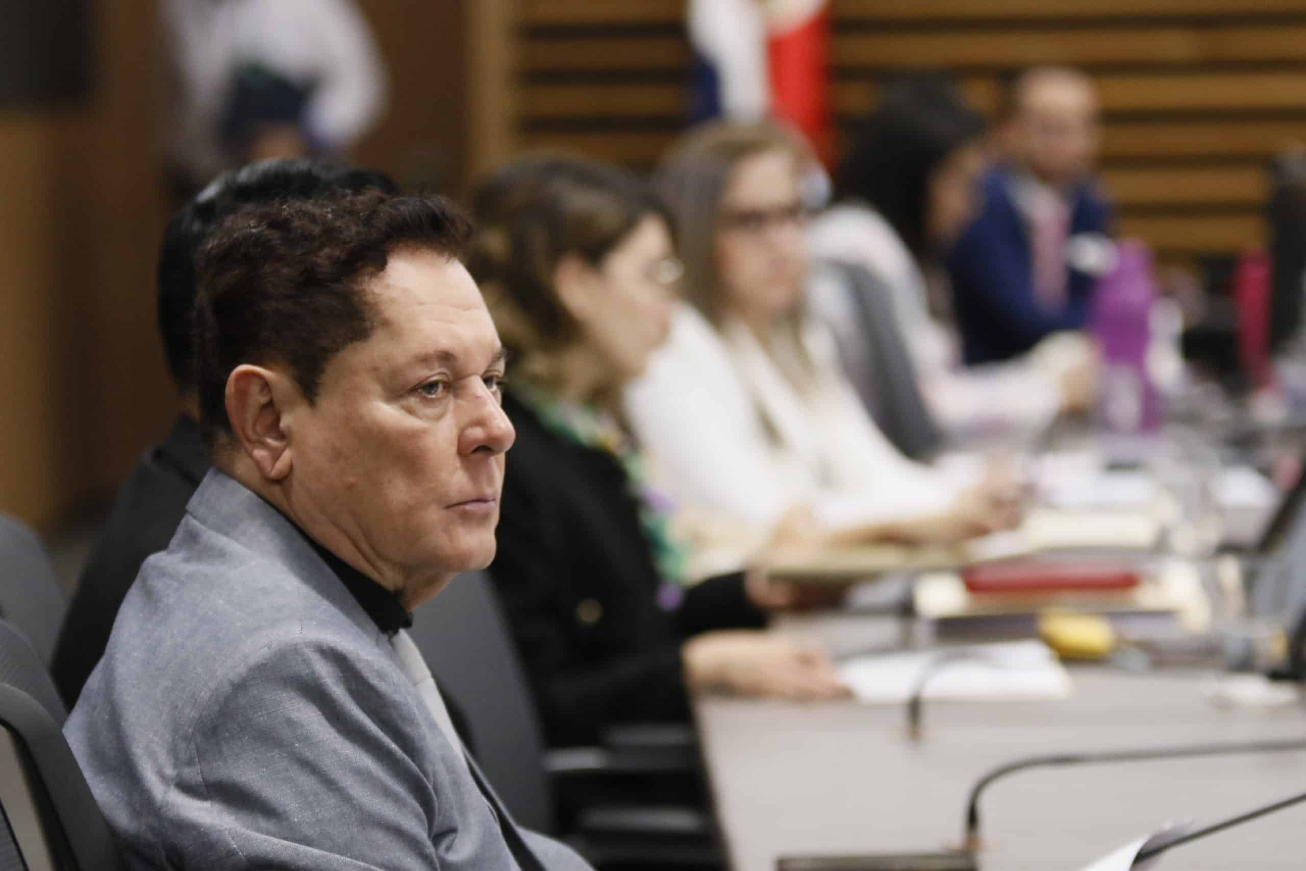 El tribunal solicita retirar la inmunidad a Alexander Barrantes, quien recibió ayuda pública, por haber invitado a la embajada en Sofía Guillén.